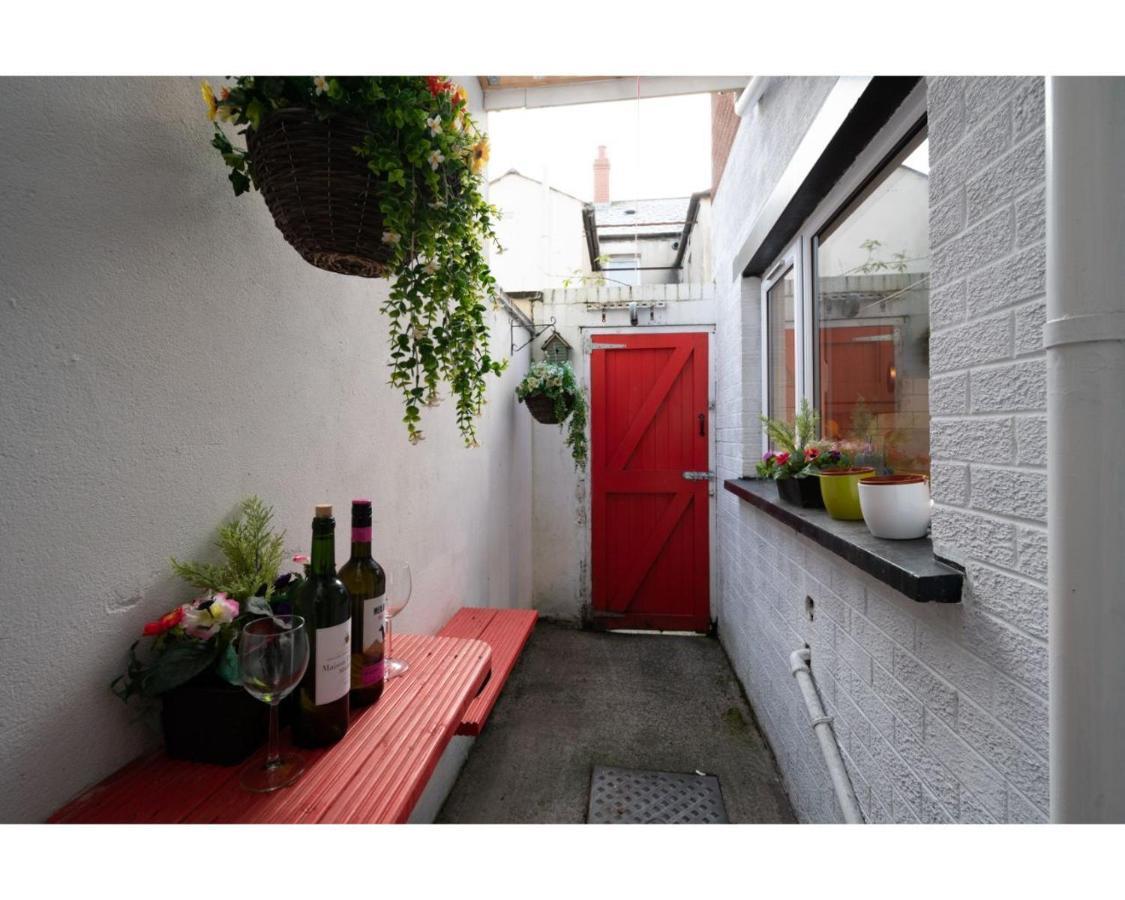 Central Belfast Apartments Ravenhill Bagian luar foto