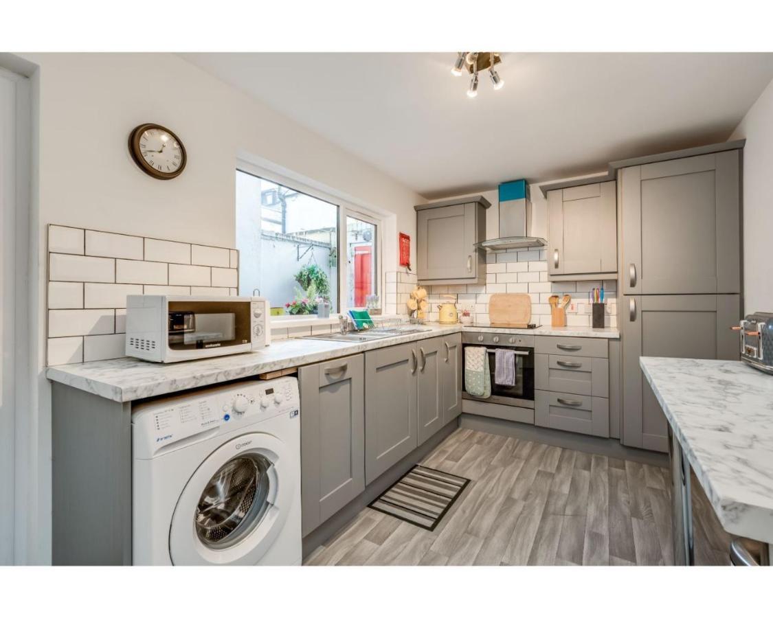 Central Belfast Apartments Ravenhill Bagian luar foto