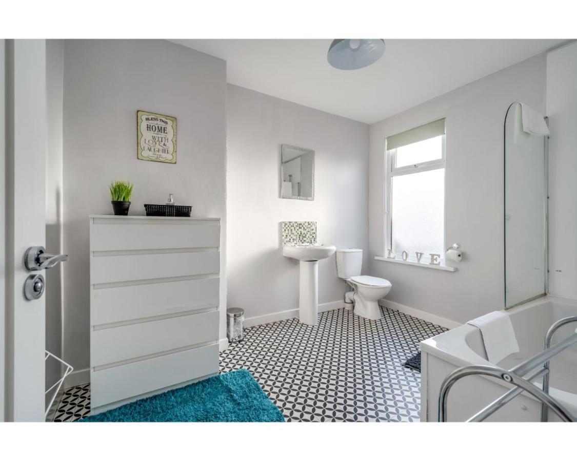 Central Belfast Apartments Ravenhill Bagian luar foto
