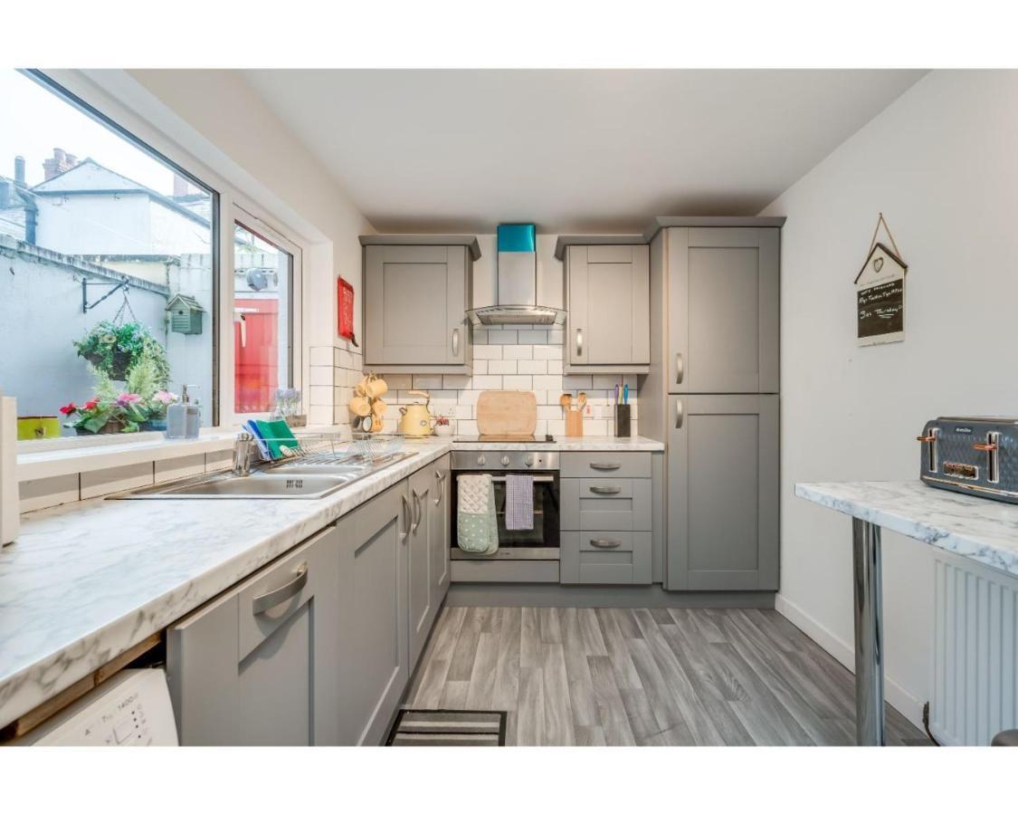 Central Belfast Apartments Ravenhill Bagian luar foto