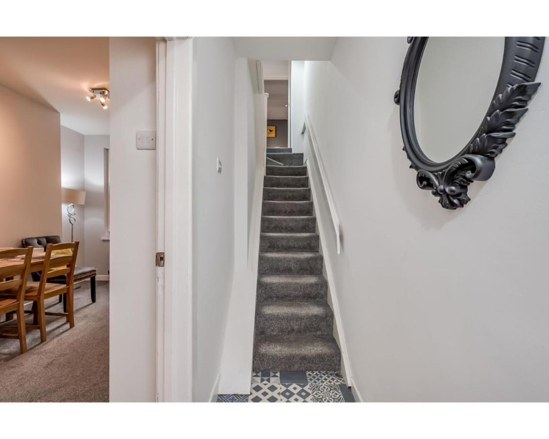 Central Belfast Apartments Ravenhill Bagian luar foto