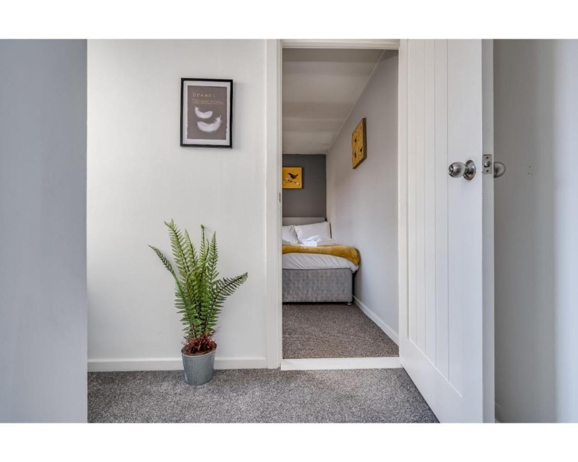 Central Belfast Apartments Ravenhill Bagian luar foto