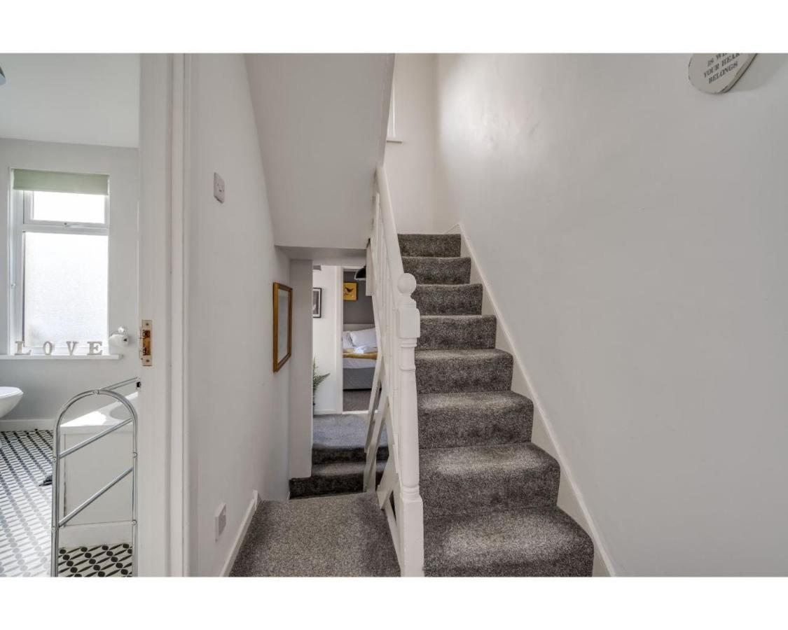 Central Belfast Apartments Ravenhill Bagian luar foto