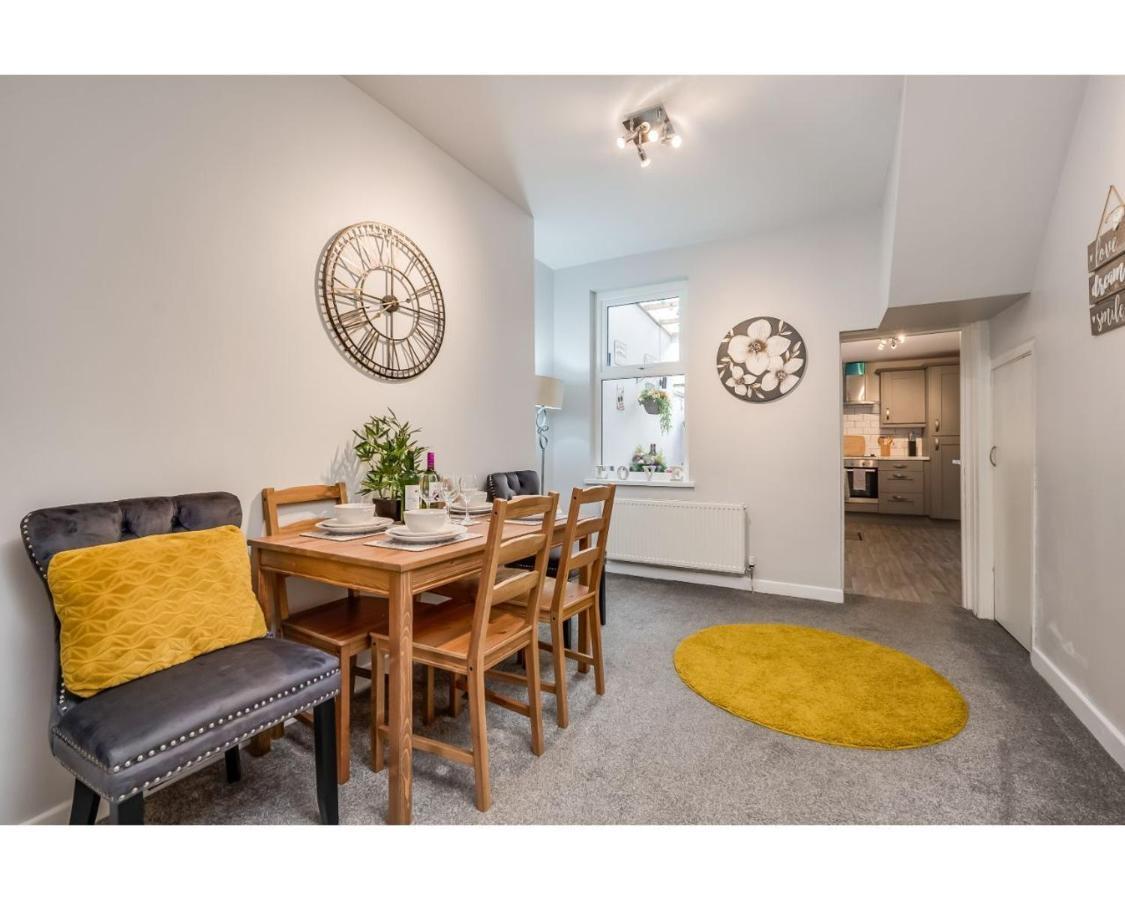 Central Belfast Apartments Ravenhill Bagian luar foto